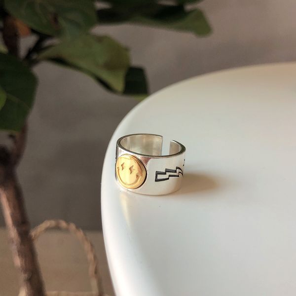 luxury design 925 sterling silver jewelry ring special golden smile face design ring hiphop design for gift and dairy wearing
luxury design 925 sterling silver jewelry ring special golden smile face design ring hiphop design for gift and dairy wearing