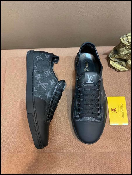2019 designer men's new sports men's shoes leather breathable shoes, outdoor travel skating lace original box packaging a gener
2019 designer men's new sports men's shoes leather breathable shoes, outdoor travel skating lace original box packaging a gener