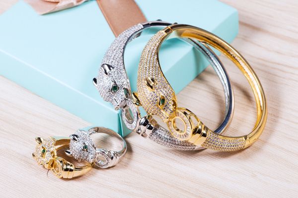 new fashion brand jewelry sets lady brass hollow out full diamond green eyes leopard 18k gold bracelets rings sets (1sets), Silver
new fashion brand jewelry sets lady brass hollow out full diamond green eyes leopard 18k gold bracelets rings sets (1sets), Silver