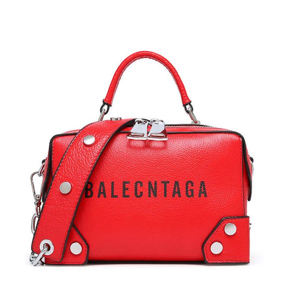 2019 women's genuine leather solid color zipper shoulder bag fashion casual messenger bag designer handbag simple small
2019 women's genuine leather solid color zipper shoulder bag fashion casual messenger bag designer handbag simple small