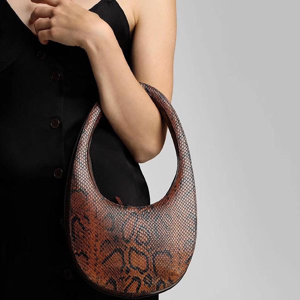 oval egg-shaped handbag women 2019 winter new korean snake skin pattern personality handbag female solid shoulder bag
oval egg-shaped handbag women 2019 winter new korean snake skin pattern personality handbag female solid shoulder bag