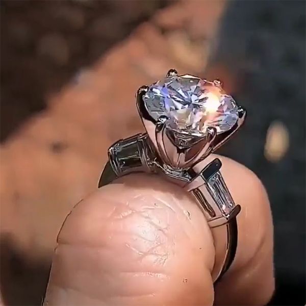 huitan simple six prong setting women ring gorgeous cubic zirconia engagement wedding party accessories trendy jewelry, Golden;silver
huitan simple six prong setting women ring gorgeous cubic zirconia engagement wedding party accessories trendy jewelry, Golden;silver