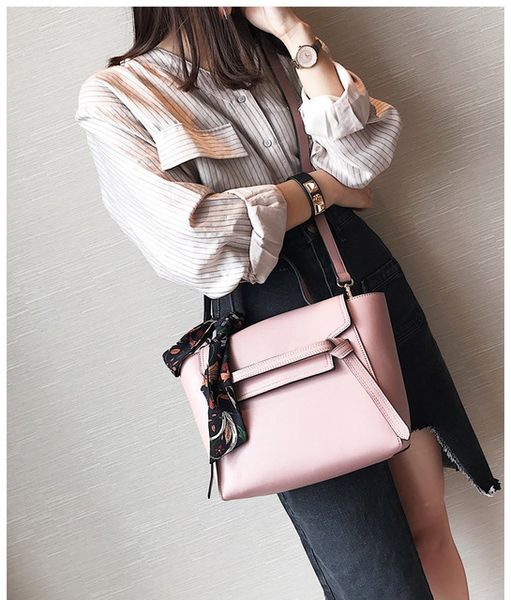 2020 new female bag designer handbag fashion luxury handbag commuter scarf one shoulder messenger bag
2020 new female bag designer handbag fashion luxury handbag commuter scarf one shoulder messenger bag