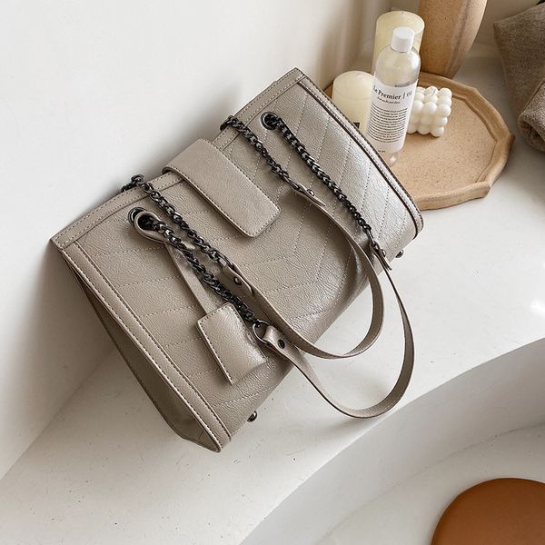 originality design handheld big bag women's bag 2019 new fashion joker shoulder messenger high-capacity tote
originality design handheld big bag women's bag 2019 new fashion joker shoulder messenger high-capacity tote