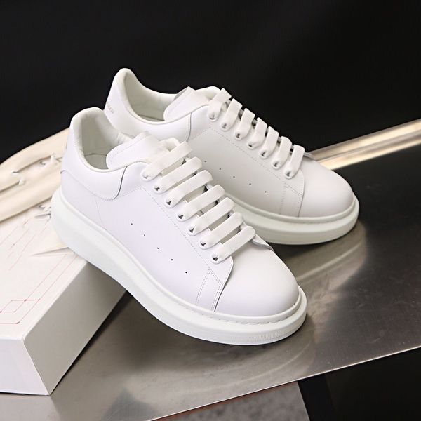 new casual shoes, fashionable and luxurious designer men's and women's shoes, sports classic style, can be matched with many cloth, Black
new casual shoes, fashionable and luxurious designer men's and women's shoes, sports classic style, can be matched with many cloth, Black