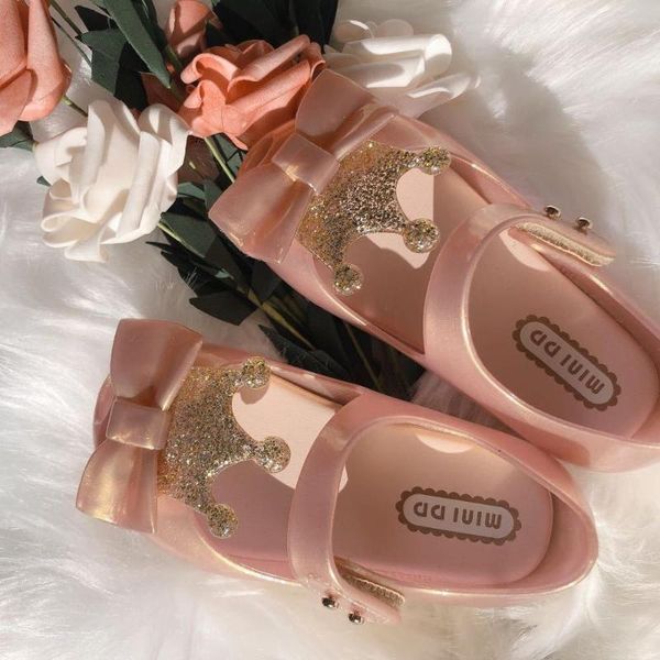 melissa girl jelly sandals crown kids sandals children beach shoes non-slip mini dd toddler baby girl shoes 19107, Black;red
melissa girl jelly sandals crown kids sandals children beach shoes non-slip mini dd toddler baby girl shoes 19107, Black;red