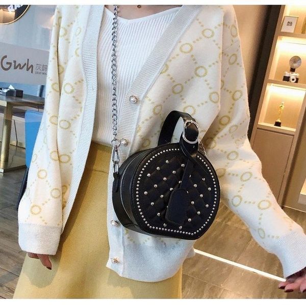 women's shoulder bag diagonal straddle bag small black women's new korean version versatile small texture rivet
women's shoulder bag diagonal straddle bag small black women's new korean version versatile small texture rivet