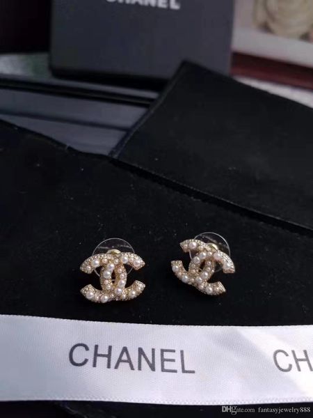 europe and the united states luxury design earrings new creative set with diamonds and pearls versatile tailored earrings for women, Golden;silver
europe and the united states luxury design earrings new creative set with diamonds and pearls versatile tailored earrings for women, Golden;silver