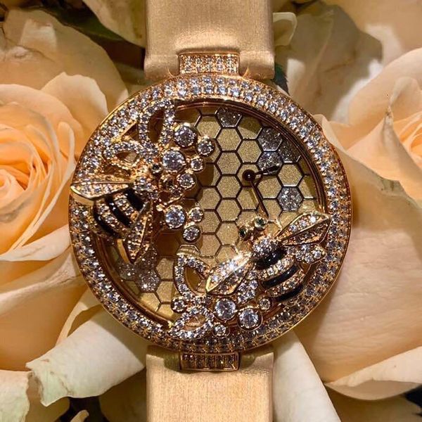 2020 luxury womenes watch diameter 40mm lady bee watch swiss quartz movement leather strap stainless steel case lady fashion watch, Slivery;brown
2020 luxury womenes watch diameter 40mm lady bee watch swiss quartz movement leather strap stainless steel case lady fashion watch, Slivery;brown