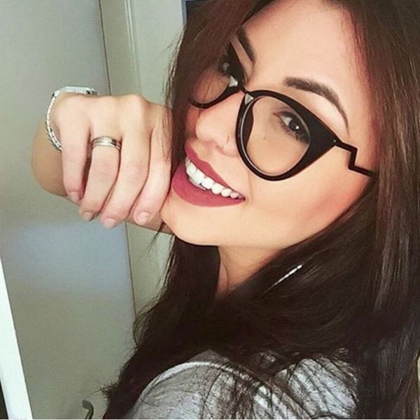 2020 new brand designer cat eye sunglasses woman retro glasses novelty retro mirror uv400, White;black 
2020 new brand designer cat eye sunglasses woman retro glasses novelty retro mirror uv400, White;black