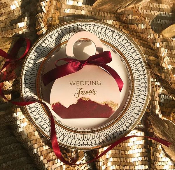 50pcs новое прибытие burgundy сумка венчания коробки конфет bomboniera саше партия подарочная коробка подарками box chcoolate
50pcs новое прибытие burgundy сумка венчания коробки конфет bomboniera саше партия подарочная коробка подарками box chcoolate