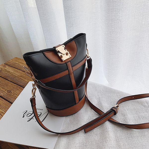 2020 new womens handbag new letter shoulder bag genuine leather messenger bag saddle bag ing
2020 new womens handbag new letter shoulder bag genuine leather messenger bag saddle bag ing