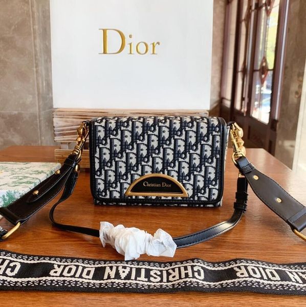 2020 luxury classic handbag famous brand designer fashion hand bag luxury ladies shoulder bags women tote
2020 luxury classic handbag famous brand designer fashion hand bag luxury ladies shoulder bags women tote