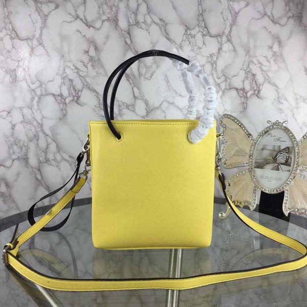 2018 sell fashion designer women handbags strap shoulder letter bags cross body mini handbags lady long section mini bucket
2018 sell fashion designer women handbags strap shoulder letter bags cross body mini handbags lady long section mini bucket