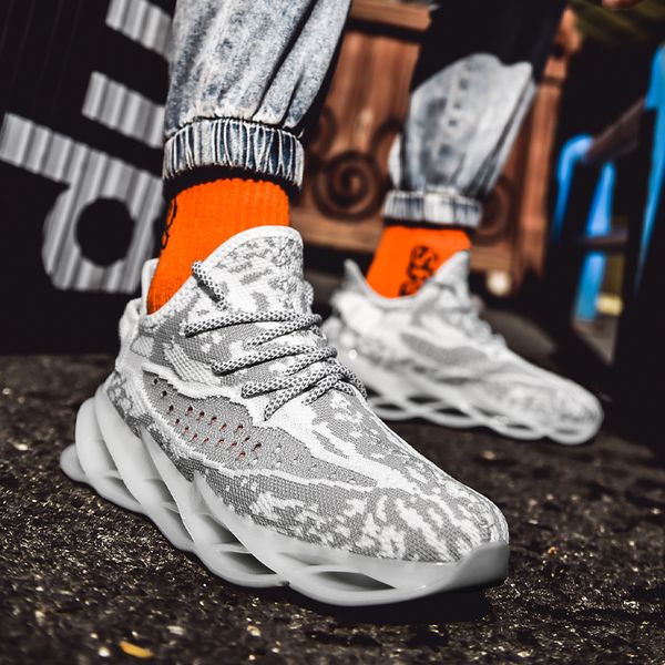 2020 brand new blade running sneakers -knit cushioning men shoes gym training men footwaer anti-slippery low tongue shoes
2020 brand new blade running sneakers -knit cushioning men shoes gym training men footwaer anti-slippery low tongue shoes