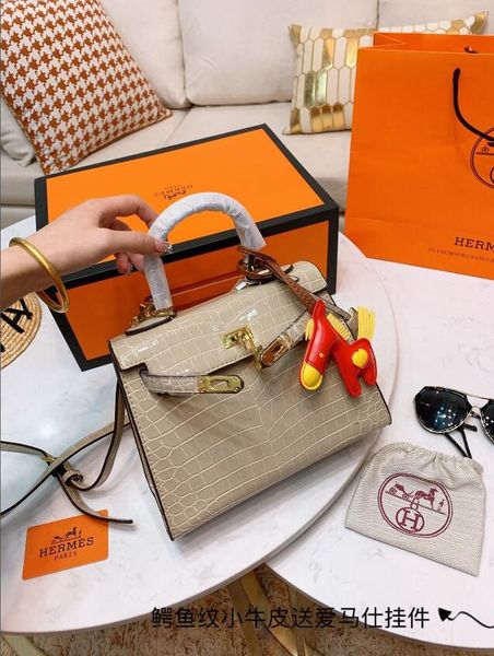 2019 designers handbags classic elling style genuine cow high leather luxury handbag handle shoulder shopping bag--15
2019 designers handbags classic elling style genuine cow high leather luxury handbag handle shoulder shopping bag--15