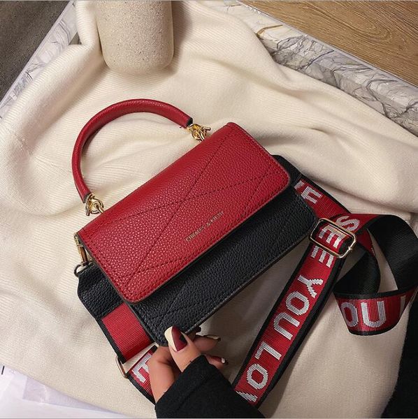 2020 women's bag new lingge shoulder bag korean litchi small square bag
2020 women's bag new lingge shoulder bag korean litchi small square bag