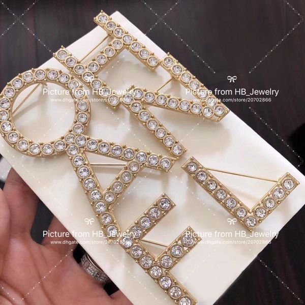 Popular fa hion brand high ver ion 6 letter de igner brooche for lady women party wedding lover gift luxury jewelry for bride with box
Popular fa hion brand high ver ion 6 letter de igner brooche for lady women party wedding lover gift luxury jewelry for bride with box