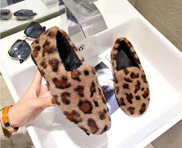 casual lazy fur shoes women's low round head flat leopard plus velvet cotton shoes winter home wear size 35-40, Black
casual lazy fur shoes women's low round head flat leopard plus velvet cotton shoes winter home wear size 35-40, Black