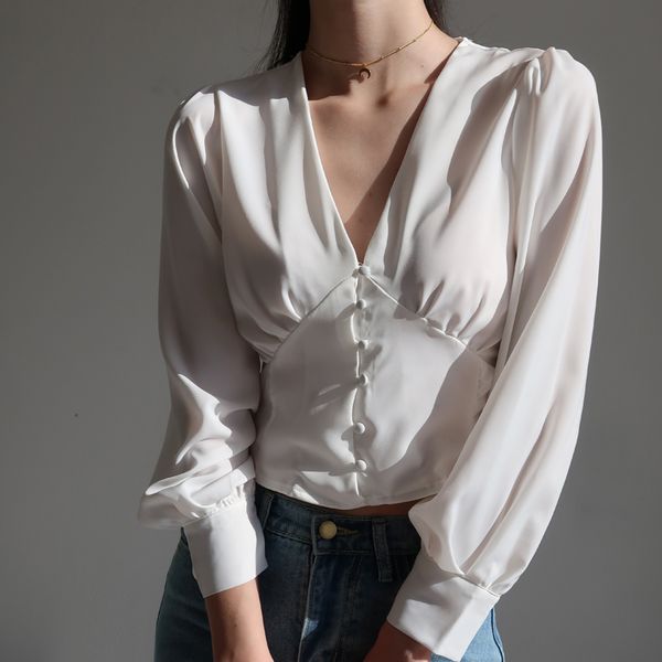 2020 court style v-neck long-sleeved white shirt women's retro lantern sleeve buckle high waist womens and blouses
2020 court style v-neck long-sleeved white shirt women's retro lantern sleeve buckle high waist womens and blouses