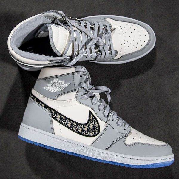 dìor x nìke air jordàn 1 high og basketball shoes men women design jumpman wings sneakers shoes trainers originals superstars, Blue;black
dìor x nìke air jordàn 1 high og basketball shoes men women design jumpman wings sneakers shoes trainers originals superstars, Blue;black