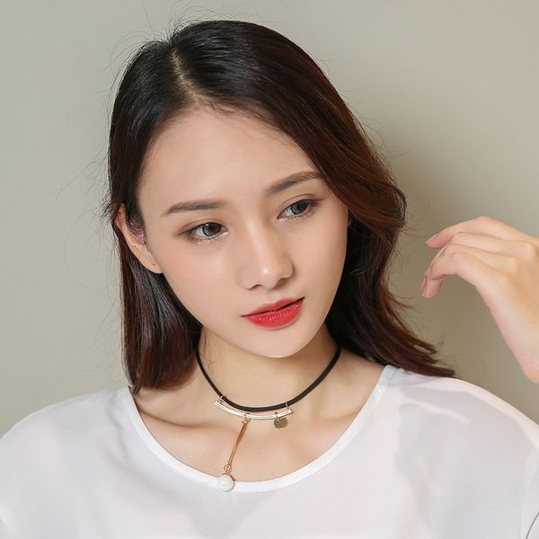 Simple Wind Metal Ring Button Creative Leather Short Pearl Necklace in Europe and America
Simple Wind Metal Ring Button Creative Leather Short Pearl Necklace in Europe and America