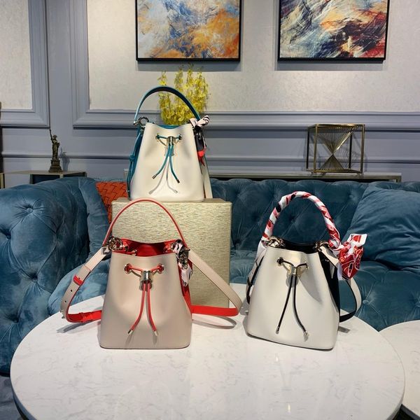 Brand fashion ladies bucket bag backpack handbag latest style high quality production process original single cowhide
Brand fashion ladies bucket bag backpack handbag latest style high quality production process original single cowhide