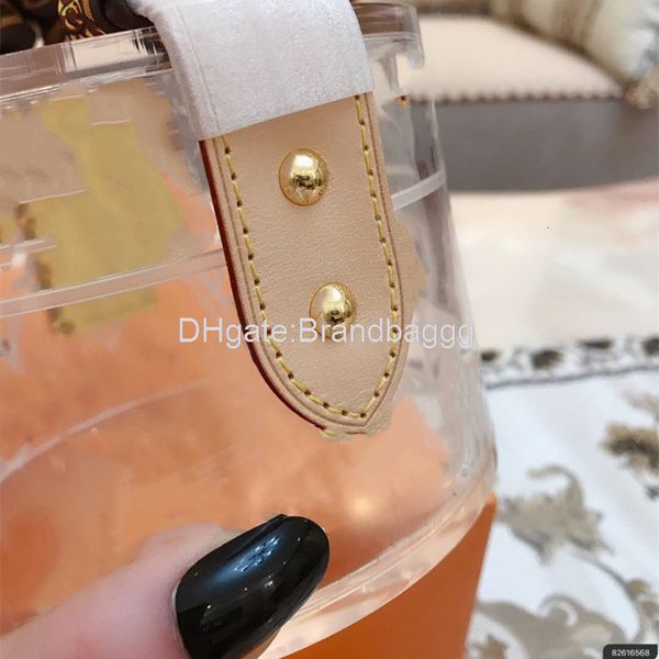 2020 designer luxury handbags purses brand transparent box fashion pvc jelly clear handbags cosmetic case handbag with silk scar
2020 designer luxury handbags purses brand transparent box fashion pvc jelly clear handbags cosmetic case handbag with silk scar