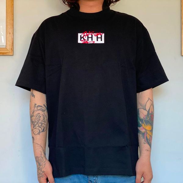 20ss kt classic letter printed tee high street skateboard crewneck short sleeves outdoor travel t-shirt summer breathable tee hfymtx843, White;black
20ss kt classic letter printed tee high street skateboard crewneck short sleeves outdoor travel t-shirt summer breathable tee hfymtx843, White;black
