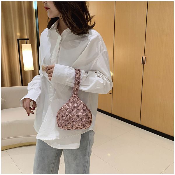 2020 новых женских сумки дикого креста тело портативных женских сумки делового стиль универсального ins
2020 новых женских сумки дикого креста тело портативных женских сумки делового стиль универсального ins