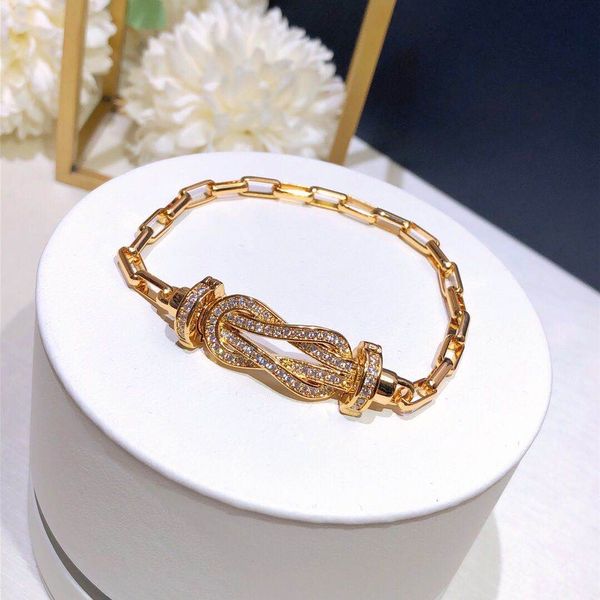 fashion gorgeous luxury horseshoe buckle bracelet s925 sterling silver bracelet electroplating 18k gold horseshoe inlaid with d, Golden;silver
fashion gorgeous luxury horseshoe buckle bracelet s925 sterling silver bracelet electroplating 18k gold horseshoe inlaid with d, Golden;silver