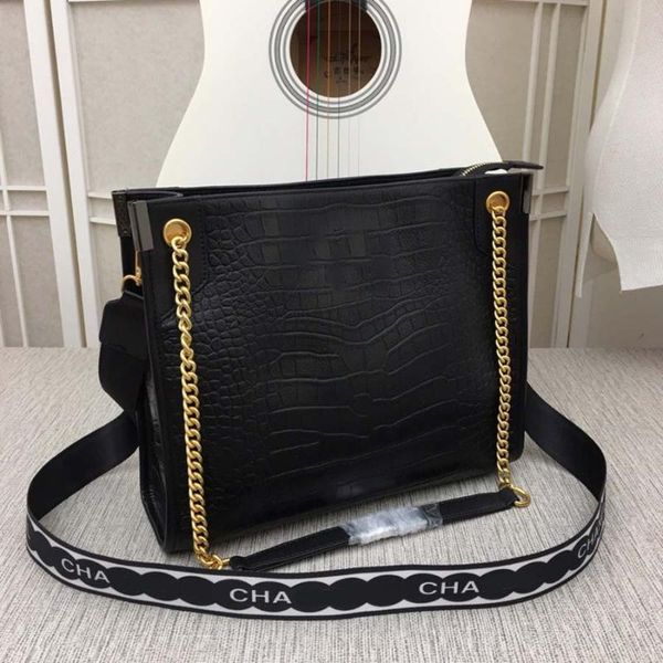 2020 new large women's bag leather ladies shoulder bag large capacity classic handbag
2020 new large women's bag leather ladies shoulder bag large capacity classic handbag