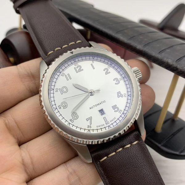 2020 durable leather strap screw down crown aviator 8 automatic luminous arabic numerals markers white dial mens watch wristwatches, Slivery;brown
2020 durable leather strap screw down crown aviator 8 automatic luminous arabic numerals markers white dial mens watch wristwatches, Slivery;brown