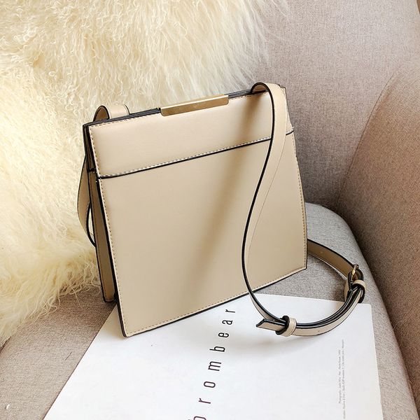 small package of women to 2020 of new solid color minimalistic retro metal buckle shoulder bag package
small package of women to 2020 of new solid color minimalistic retro metal buckle shoulder bag package