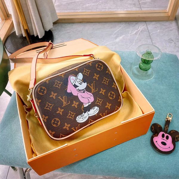 дизайнер crossbody сумки хозяйственная сумка бренд мода роскошные дизайнерские камеры сумки сумки посыльного сумки на ремне 21 * 14 см 
дизайнер crossbody сумки хозяйственная сумка бренд мода роскошные дизайнерские камеры сумки сумки посыльного сумки на ремне 21 * 14 см