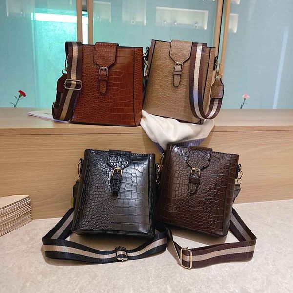 2019 new shoulder bag fashion handbags women's new single shoulder messenger bag zipper bucket casual small bolso mujer
2019 new shoulder bag fashion handbags women's new single shoulder messenger bag zipper bucket casual small bolso mujer