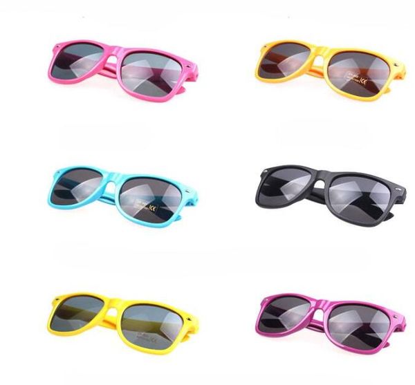 20pcs classic style sunglasses women and men modern beach sunglasses multi-color sunglasses by0098, White;black
20pcs classic style sunglasses women and men modern beach sunglasses multi-color sunglasses by0098, White;black
