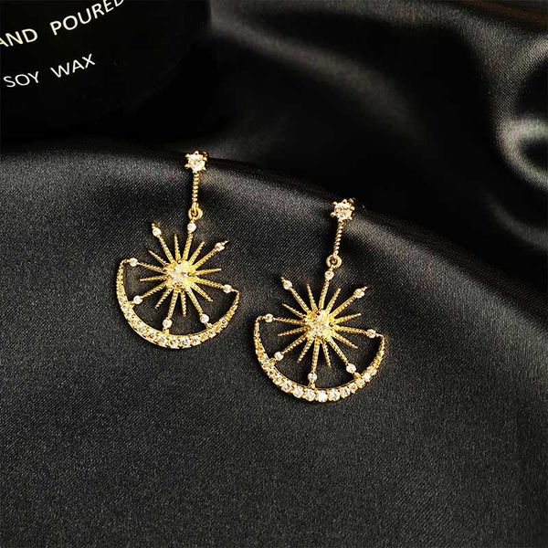 2020 fashion jewelry exquisite copper inlaid zircon earrings personalized star moon earrings for women, Silver
2020 fashion jewelry exquisite copper inlaid zircon earrings personalized star moon earrings for women, Silver