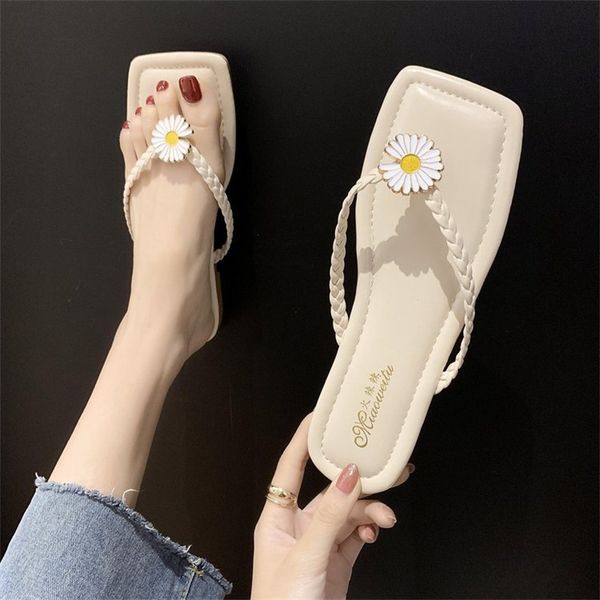 2020 candy color flat braided flip-flops flip-flops female small daisy wild wear slippers wholesale, Black
2020 candy color flat braided flip-flops flip-flops female small daisy wild wear slippers wholesale, Black