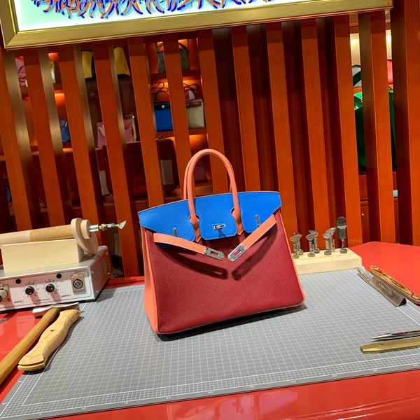 wholesale,handmade original epsom leather customer design purse 30cm,wax thread,have gold and silver hardware,by order 10-15days
wholesale,handmade original epsom leather customer design purse 30cm,wax thread,have gold and silver hardware,by order 10-15days