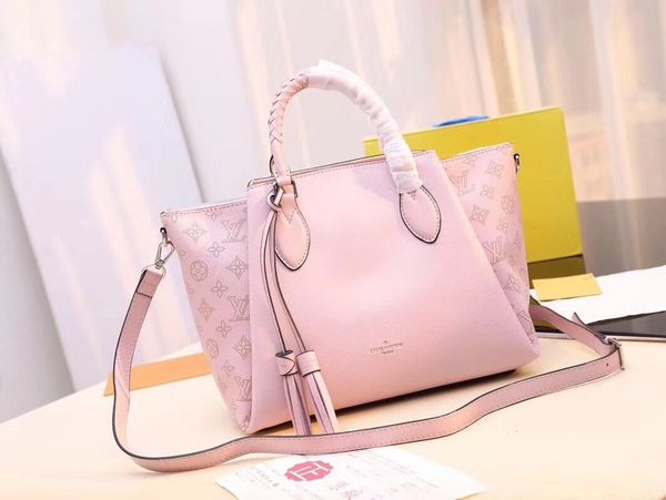 dhl smooth calfskin ladies shoulder messenger bag fashionable wild comfortable bag zipper tote bag handbag size 40x25x18
dhl smooth calfskin ladies shoulder messenger bag fashionable wild comfortable bag zipper tote bag handbag size 40x25x18