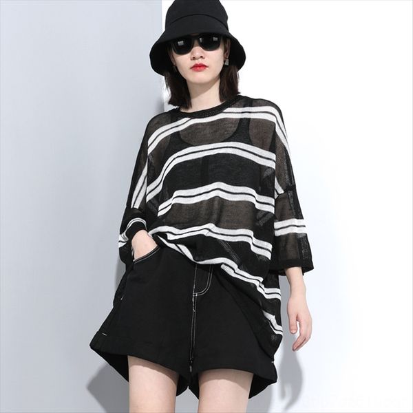 2020 summer clothes round collar striped personalized t-shirt dark series street perspective sunscreen clothing t-shirt 8924, White 
2020 summer clothes round collar striped personalized t-shirt dark series street perspective sunscreen clothing t-shirt 8924, White