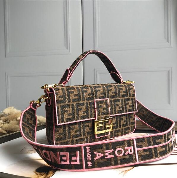 nice 2020 new leisure bag cross pattern synthetic leather shell chain bag shoulder messenger fashionista travel bag khaki1
nice 2020 new leisure bag cross pattern synthetic leather shell chain bag shoulder messenger fashionista travel bag khaki1
