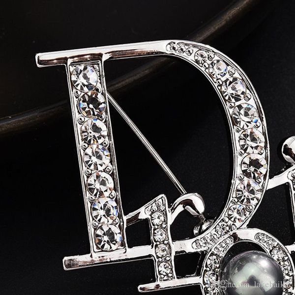 women girls designer letter brooch pearl rhinestone luxury brooch suit lapel pin famous jewelry gift for love
women girls designer letter brooch pearl rhinestone luxury brooch suit lapel pin famous jewelry gift for love