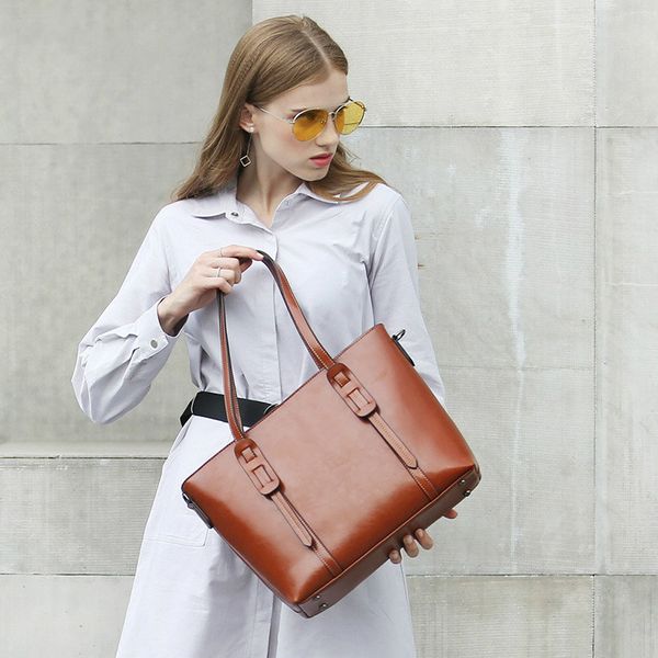 new women shoulder bags 2020 fashion women handbags oil wax leather genuine large capacity tote bag casual bucket bag
new women shoulder bags 2020 fashion women handbags oil wax leather genuine large capacity tote bag casual bucket bag