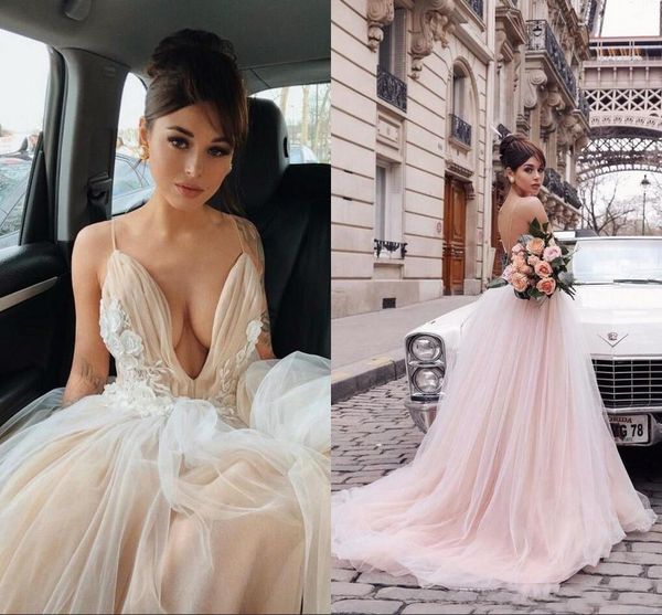 Sexy V Neck Beach Wedding Dresses With 3D Flower Appliqued Backless Tulle Floor Length Plus Size Wedding Bridal Gowns
Sexy V Neck Beach Wedding Dresses With 3D Flower Appliqued Backless Tulle Floor Length Plus Size Wedding Bridal Gowns