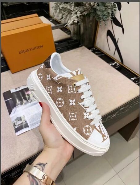 branded women leather laureate platform desert boot ankle boots leisure lady martin boots of size eu35-42, Black
branded women leather laureate platform desert boot ankle boots leisure lady martin boots of size eu35-42, Black