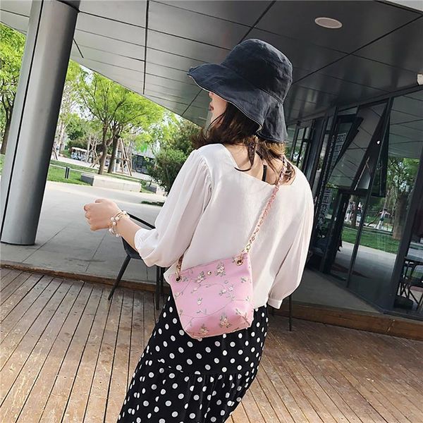 women handbags summer lace embroid bucket bag large capacity lady pu leather casual travel bags
women handbags summer lace embroid bucket bag large capacity lady pu leather casual travel bags