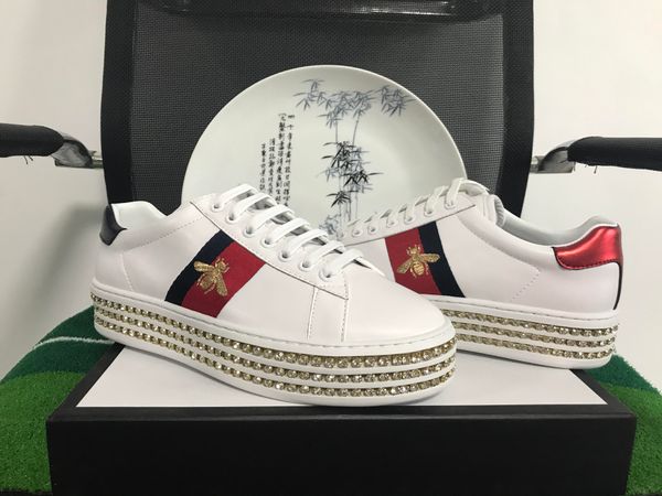 Luxury brand men women ca ual hoe de igner neaker cry tal hoe bee embroidery fa hion hoe with genuine leather with box
Luxury brand men women ca ual hoe de igner neaker cry tal hoe bee embroidery fa hion hoe with genuine leather with box