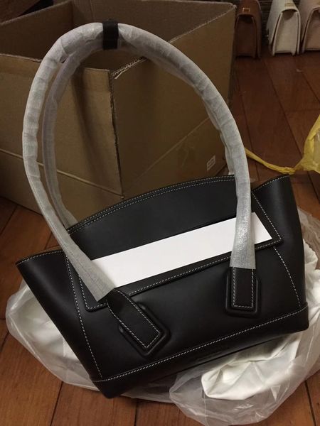 amazing quality 7 stars wholesale designer fashion calfskin genuine real leather handle bag european style ladys bag summer show classic
amazing quality 7 stars wholesale designer fashion calfskin genuine real leather handle bag european style ladys bag summer show classic